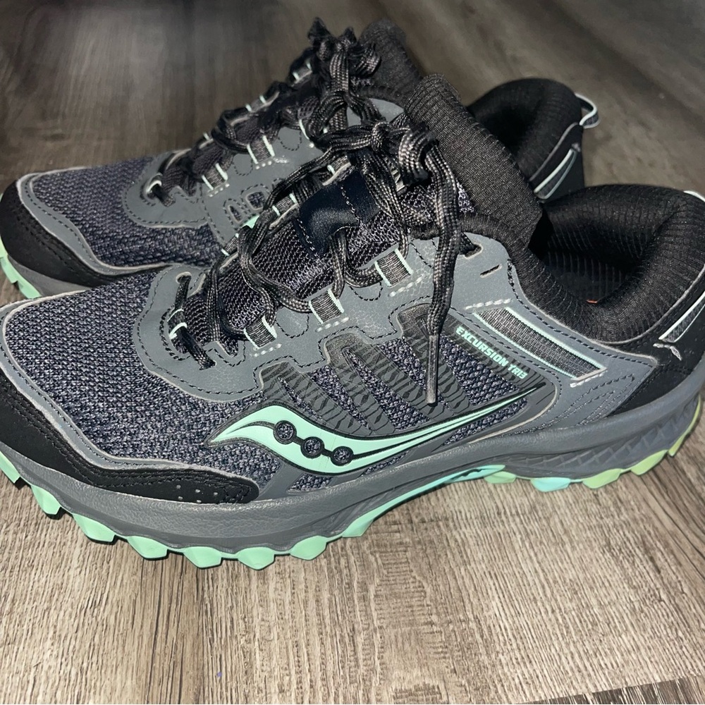 Saucony Women's Black and Mint Athletic Shoes - Picture 5 of 14